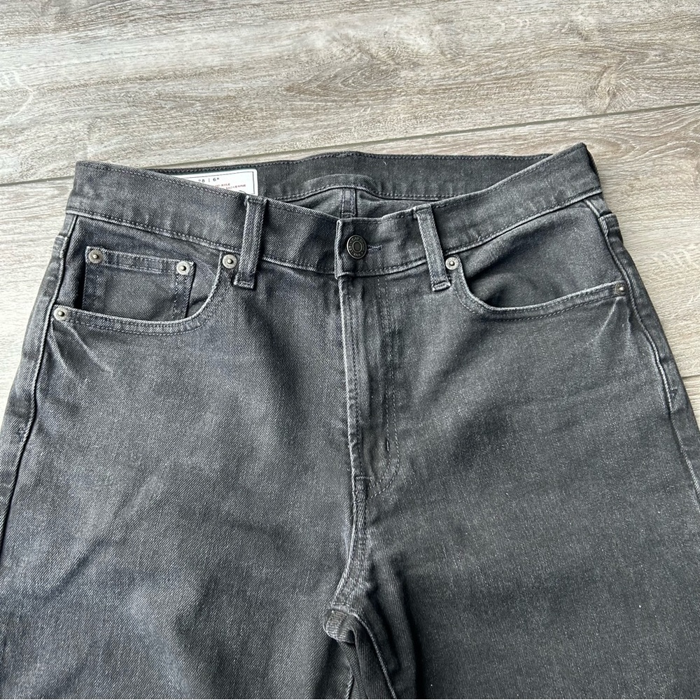 Gap Mid Rise Girlfriend Jeans  in Black Wash - Picture 3 of 15